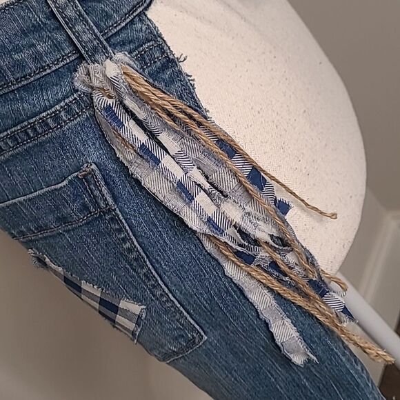 Old Navy jeans upcycle apron. Distressed edges - Picture 3 of 11